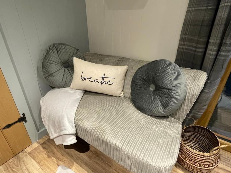 The Hut@Trefechan Wen - Coastal Coziness! Goodwick 외부 사진