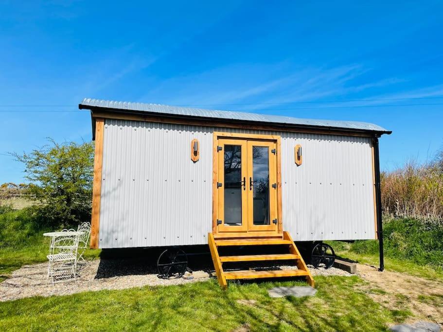 The Hut@Trefechan Wen - Coastal Coziness! Goodwick 외부 사진