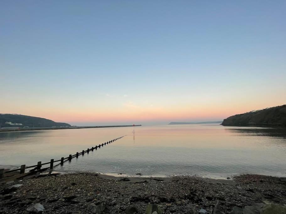 The Hut@Trefechan Wen - Coastal Coziness! Goodwick 외부 사진
